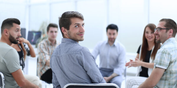 Menschen aus der Kinder- und Jugendarbeit in der Ausbildung zum Gewaltpräventionstrainer