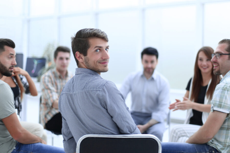 Menschen aus der Kinder- und Jugendarbeit in der Ausbildung zum Gewaltpräventionstrainer