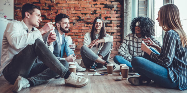 Jugendliche lernen sich als Team spielerisch besser kennen